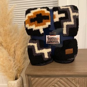Pendleton King Sherpa Blanket Otero Black